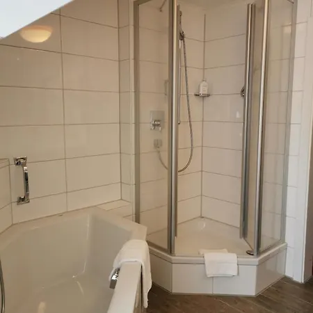Wittelsbacher Hof Otel 4*