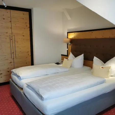 Wittelsbacher Hof Otel 4*