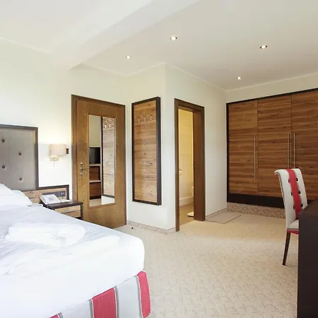 Otel Wittelsbacher Hof 4*