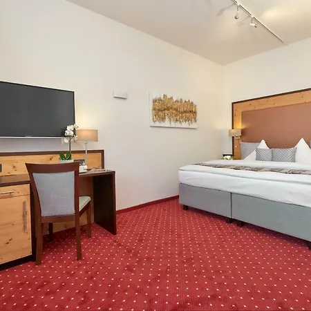 Otel Wittelsbacher Hof 4*